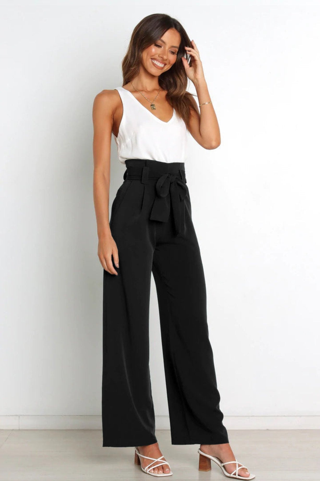 Women's High-Waisted Pleated Wide-Leg Trousers - Black