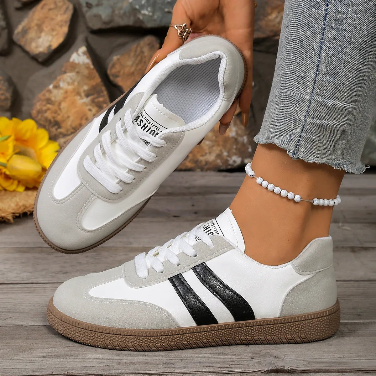 Women's Low-Top Suede Lace-Up Trainers