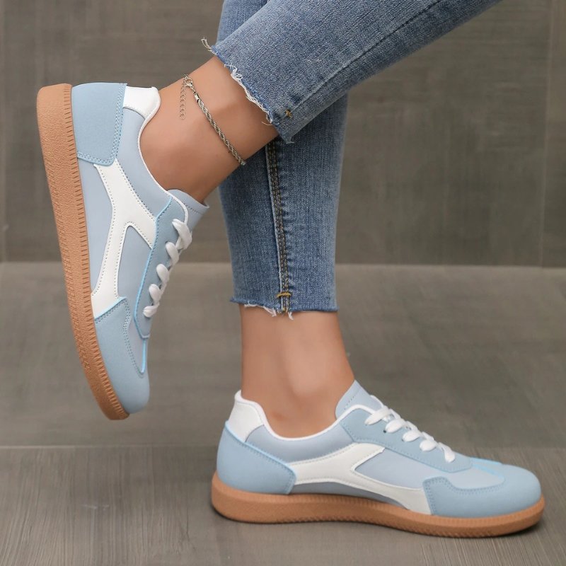 Women's Low-Top Lace-Up Leather Trainers - Blue